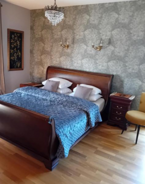 5th Floor Apt with large balcony-terrace